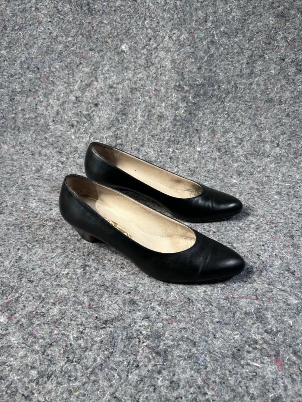 Salvatore Ferragamo Woman’s Leather pump Woman's Size 8.5b